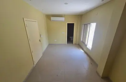 Apartment - 1 Bedroom - 2 Bathrooms for rent in Burj Nahar Building - Al Muteena - Deira - Dubai