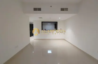 شقة - غرفة نوم - 2 حمامات للايجار في بناية رويال جي في سي - الضاحية 10 - قرية الجميرا سركل - دبي شقة - غرفة نوم - 2 حمامات للايجار في بناية رويال جي في سي - الضاحية 10 - قرية الجميرا سركل - دبي