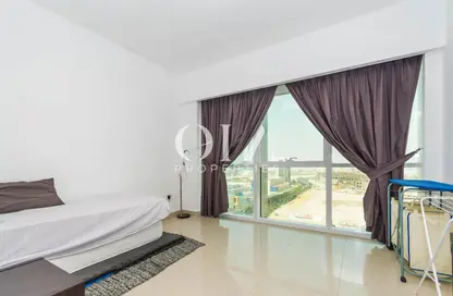 صورة لـ غرفة- غرفة النوم شقة - 2 غرف نوم - 5 حمامات للبيع في B2 برج - مارينا سكوير - جزيرة الريم - أبوظبي ، صورة رقم 1