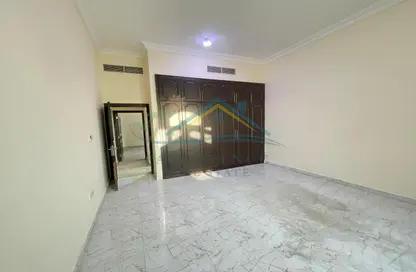 Apartment - 4 Bedrooms - 3 Bathrooms for rent in Mohamed Bin Zayed City - Abu Dhabi