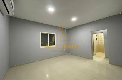 Empty Room image for: Apartment - 1 Bathroom for rent in Al Nakheel - Ras Al Khaimah, Image 1