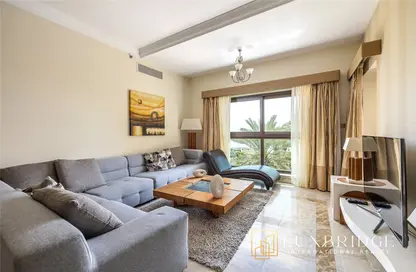 Living Room image for: Apartment - 2 Bedrooms - 4 Bathrooms for rent in The Fairmont Palm Residence North - The Fairmont Palm Residences - Palm Jumeirah - Dubai, Image 1