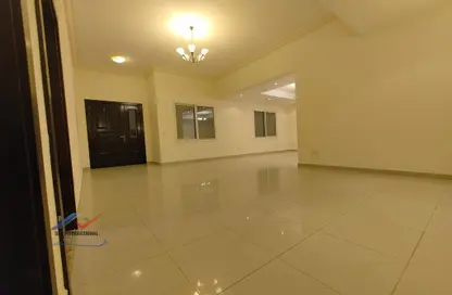 Empty Room image for: Villa - 5 Bedrooms - 6 Bathrooms for rent in Al Barsha 1 - Al Barsha - Dubai, Image 1