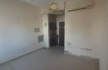 شقة - 1 حمام للايجار في البطينة - الشارقة