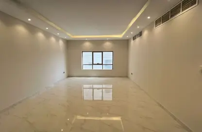شقة - 2 غرف نوم - 2 حمامات للايجار في مساكن كورنيش عجمان - طريق كورنيش عجمان - عجمان