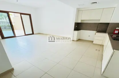 Apartment - 2 Bedrooms - 2 Bathrooms for rent in Zahra Breeze Apartments 3A - Zahra Breeze Apartments - Town Square - Dubai