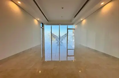 Apartment - 2 Bedrooms - 3 Bathrooms for rent in Wave tower - Corniche Road - Abu Dhabi