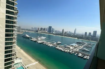 شقة - غرفة نوم - 2 حمامات للايجار في مارينا فيستا - إعمار بيتشفرونت - دبي هاربور - دبي