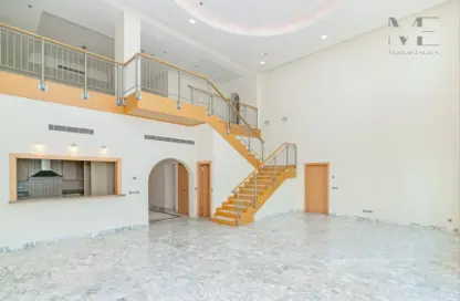 Apartment - 4 Bedrooms - 5 Bathrooms for rent in Al Tamr - Shoreline Apartments - Palm Jumeirah - Dubai