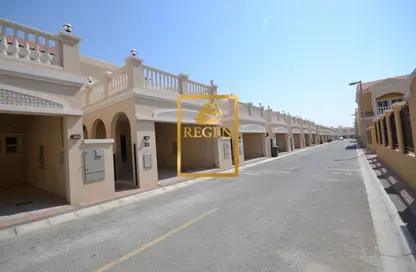 Townhouse - 2 Bedrooms - 4 Bathrooms for rent in Jumeirah Village Circle - Dubai