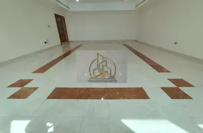 Apartment - 4 Bedrooms - 5 Bathrooms for rent in Airport Road - Abu Dhabi