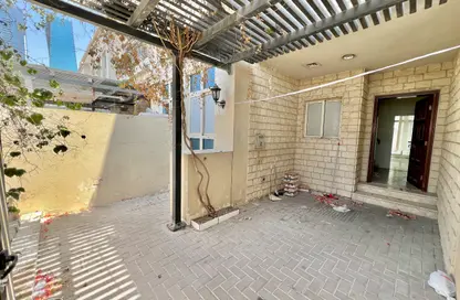 Villa - 2 Bedrooms - 3 Bathrooms for rent in Satwa Road - Al Satwa - Dubai