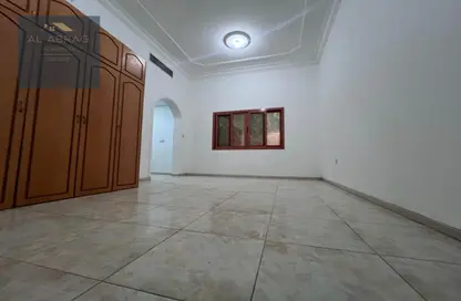 Apartment - 1 Bathroom for rent in Al Mushrif Villas - Al Mushrif - Abu Dhabi