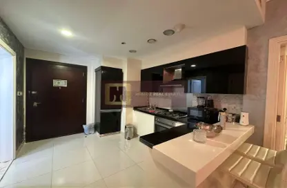صورة لـ مطبخ شقة - غرفة نوم - 2 حمامات للايجار في داماك ميزون ذا ديستنكشن - دبي وسط المدينة - دبي ، صورة رقم 1