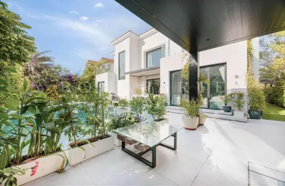 Villa - 5 Bedrooms - 6 Bathrooms for sale in Jumeirah Islands Townhouses - Jumeirah Islands - Dubai