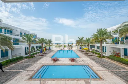 Apartment - 3 Bedrooms - 4 Bathrooms for rent in Sunset Residence - Jumeirah 3 - Jumeirah - Dubai