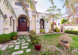 Outdoor House image for: Villa - 4 bedrooms - 5 bathrooms for sale in Garden Homes Frond M - Garden Homes - Palm Jumeirah - Dubai, Image 1