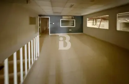 مستودع - استوديو للايجار في القوز 3 - القوز - دبي