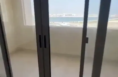 شقة - 2 غرف نوم - 4 حمامات للبيع في شارع التعاون الجديد - التعاون - الشارقة