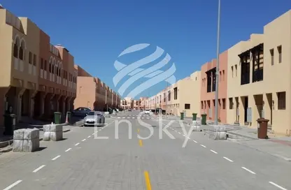 Outdoor Building image for: Townhouse - 3 Bedrooms - 4 Bathrooms for sale in Zone 7 - Hydra Village - Abu Dhabi, Image 1