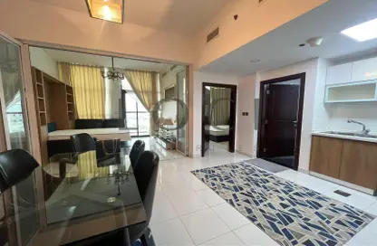 صورة لـ غرفة المعيشة / غرفة الطعام شقة - غرفة نوم - 1 حمام للايجار في ستارز تاور 1 - ستارز من دانوب - الفرجان - دبي ، صورة رقم 1
