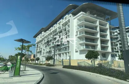 Duplex - 3 Bedrooms - 3 Bathrooms for rent in Oasis Residences - Masdar City - Abu Dhabi