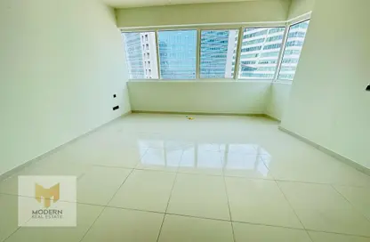 Empty Room image for: Apartment - 3 Bedrooms - 4 Bathrooms for rent in Al Murjan Tower - Danet Abu Dhabi - Abu Dhabi, Image 1