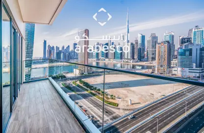 Balcony image for: Apartment - 1 Bathroom for sale in SOL Bay - Business Bay - Dubai, Image 1
