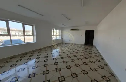 Villa - 5 Bedrooms - 6 Bathrooms for sale in Central District - Al Ain
