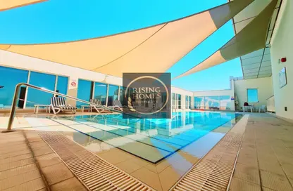 صورة لـ حوض سباحة شقة - 1 حمام للايجار في مبنى مزون - شاطئ الراحة - أبوظبي ، صورة رقم 1