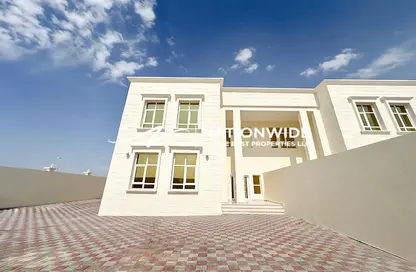 Villa - 4 Bedrooms for rent in Shakhbout City - Abu Dhabi