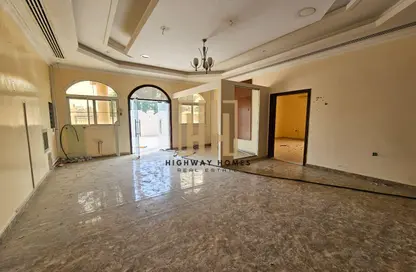 Villa - 7+ Bedrooms - 6 Bathrooms for rent in Al Hazana - Al Riqqa - Sharjah