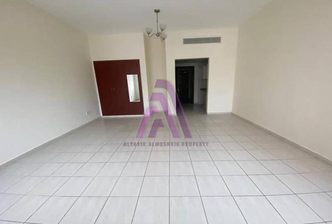 Apartment - 1 Bathroom for rent in T07 - Spain Cluster - International City - Dubai