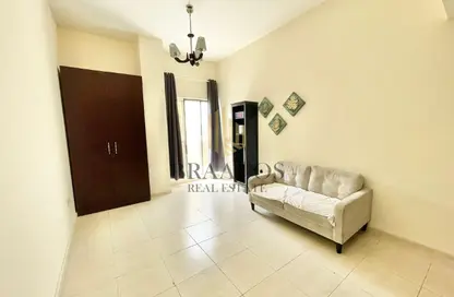 Apartment - Studio - 1 Bathroom for rent in Silicon Gates 2 - Silicon Gates - Dubai Silicon Oasis - Dubai