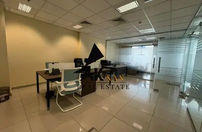 مكتب - استوديو - 2 حمامات للايجار في مركز الأعمال الأوروبي - مجمع دبي للإستثمار - دبي