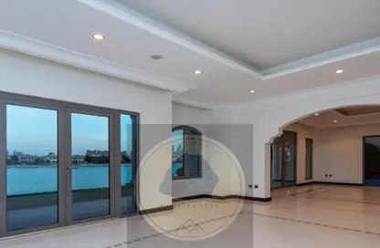 Villa - 4 Bedrooms - 6 Bathrooms for rent in Garden Homes Frond E - Garden Homes - Palm Jumeirah - Dubai