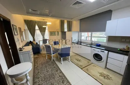 صورة لـ مطبخ شقة - غرفة نوم - 2 حمامات للايجار في بوابة بن غاطي - الجداف - دبي ، صورة رقم 1