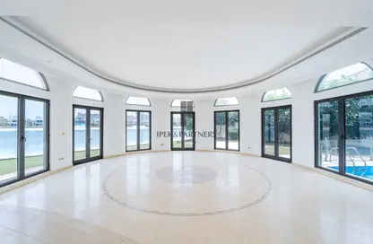 Villa - 5 Bedrooms - 6 Bathrooms for rent in Signature Villas Frond D - Signature Villas - Palm Jumeirah - Dubai