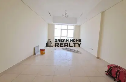 Apartment - 3 Bedrooms - 3 Bathrooms for rent in Al Mamzar - Al Mamzar - Sharjah - Sharjah