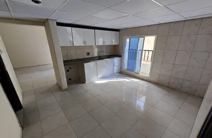 صورة لـ مطبخ شقة - غرفة نوم - 1 حمام للايجار في 2 المويهات - المويهات - عجمان ، صورة رقم 1