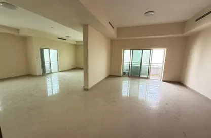 Penthouse - 4 Bedrooms - 6 Bathrooms for rent in Al Majaz 1 - Al Majaz - Sharjah