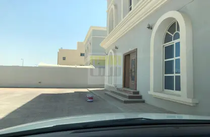Villa - 5 Bedrooms - 5 Bathrooms for rent in Shakhbout City - Abu Dhabi