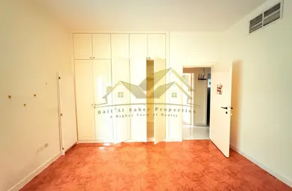 Apartment - 2 Bedrooms - 3 Bathrooms for rent in Mankhool Road - Bur Dubai - Dubai