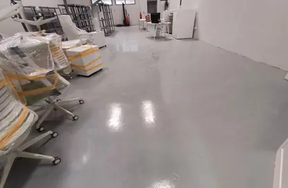 Warehouse - Studio - 1 Bathroom for rent in Umm Ramool - Dubai
