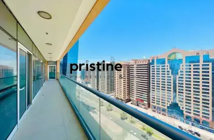 شقة - 4 غرف نوم - 5 حمامات للايجار في يونايتد سكوير - الخالدية - أبوظبي