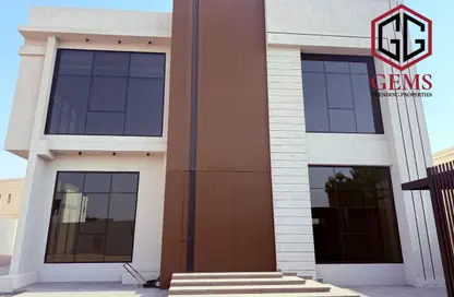 Villa - 4 Bedrooms - 5 Bathrooms for rent in Al Aweer 1 - Al Aweer - Dubai