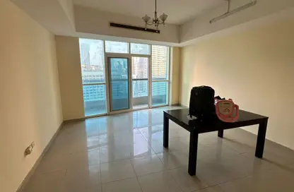 Apartment - 2 Bedrooms - 2 Bathrooms for rent in Palm Tower 3 - Palm Towers - Al Majaz - Sharjah