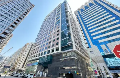 Apartment - 3 Bedrooms - 4 Bathrooms for rent in Golden Falcon Tower - Hamdan Street - Abu Dhabi