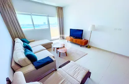 Living Room image for: Apartment - 1 Bedroom - 1 Bathroom for rent in Marina Bay by DAMAC - Najmat Abu Dhabi - Al Reem Island - Abu Dhabi, Image 1