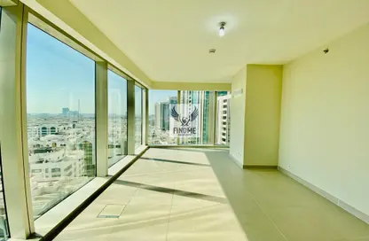 Empty Room image for: Apartment - 3 Bedrooms - 4 Bathrooms for rent in Shining Towers - Al Khalidiya - Abu Dhabi, Image 1